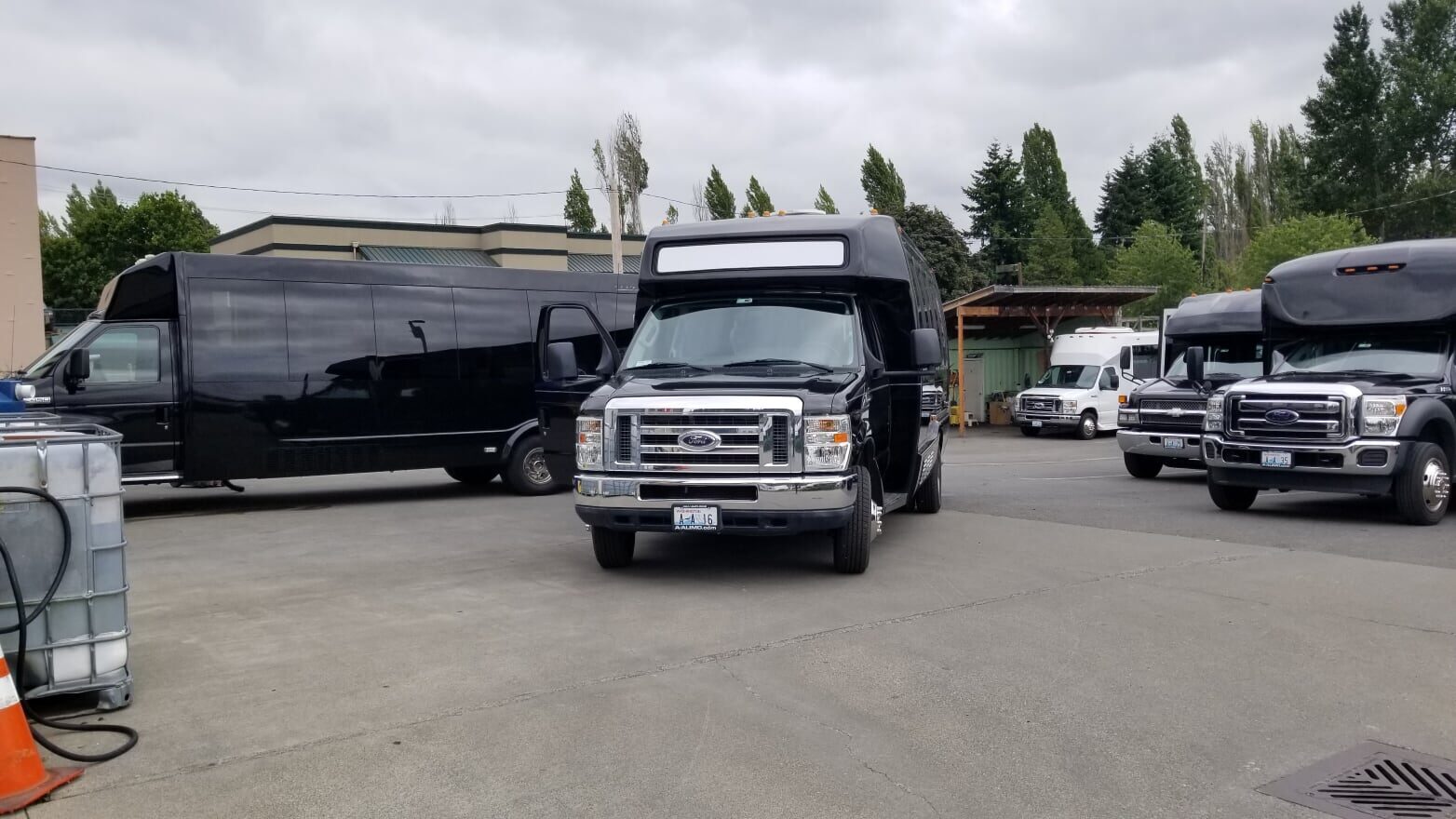 A & A Airport Limousine & Bus Service photo 4