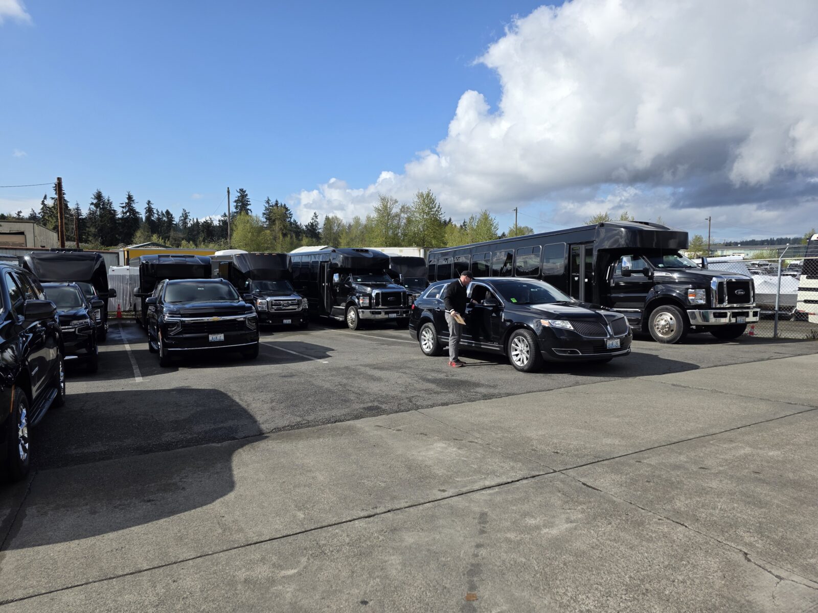 A & A Airport Limousine & Bus Service photo 1