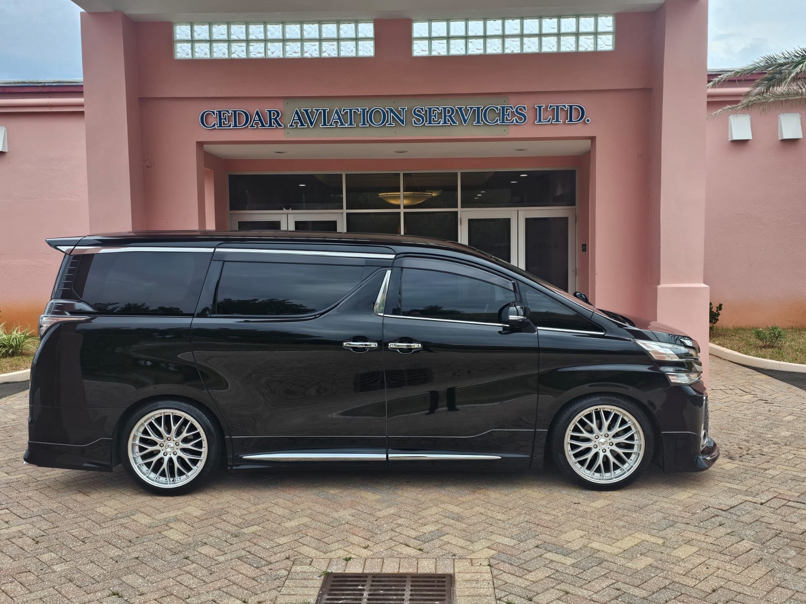 Island Limousine logo