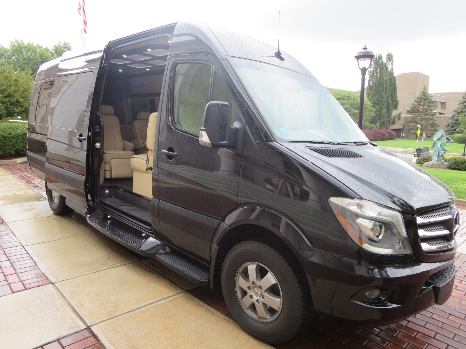 DELUXLIMO LLC LLC . NORTH JACKSON, OH photo 4