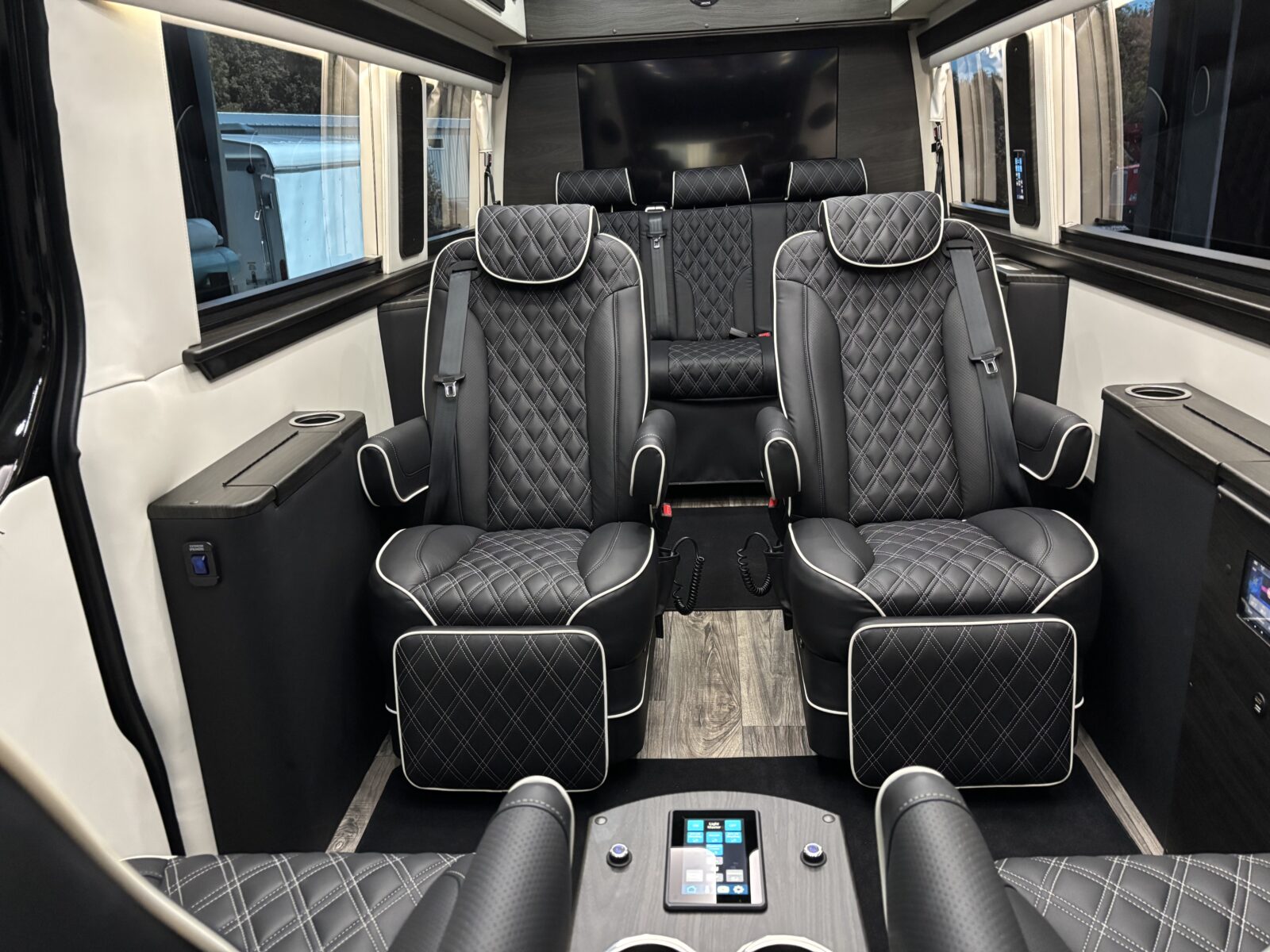 DELUXLIMO LLC LLC . NORTH JACKSON, OH photo 5